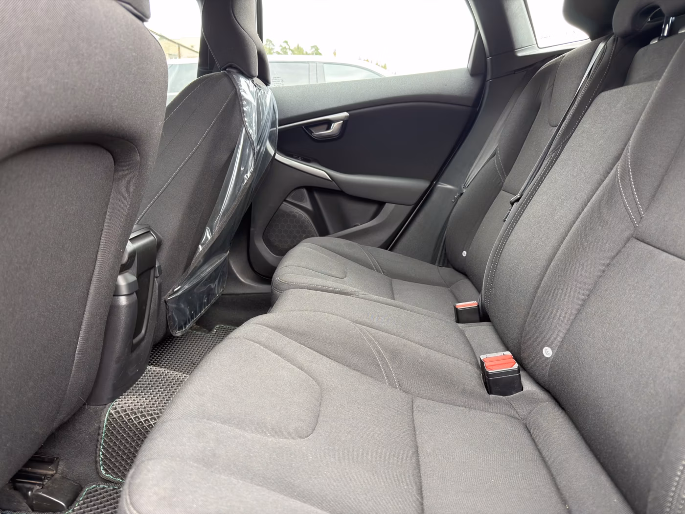 Volvo V40 фото 12