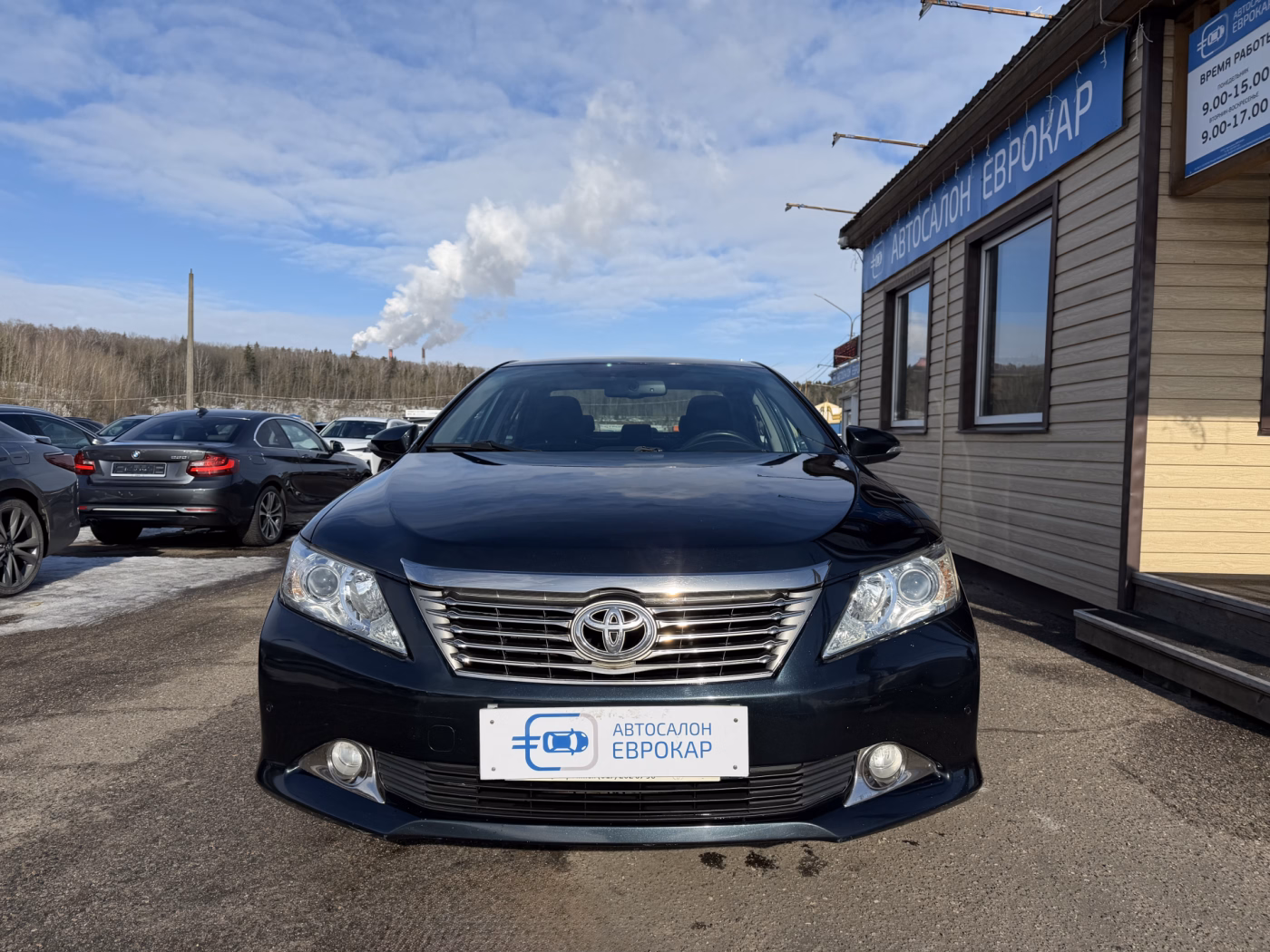 Toyota Camry фото 3