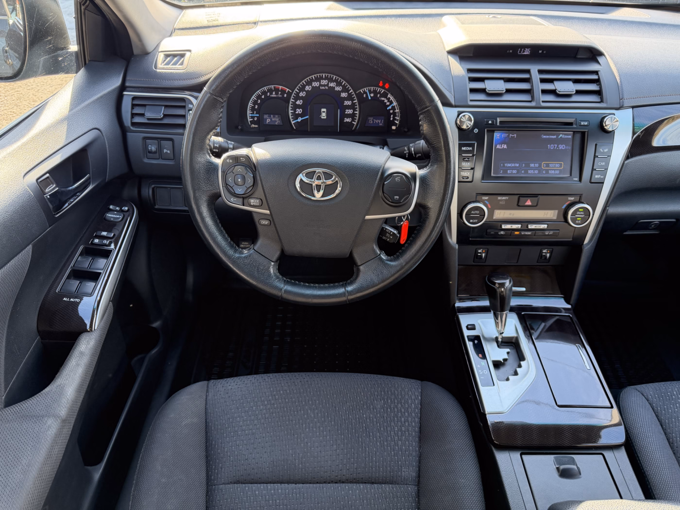 Toyota Camry фото 11