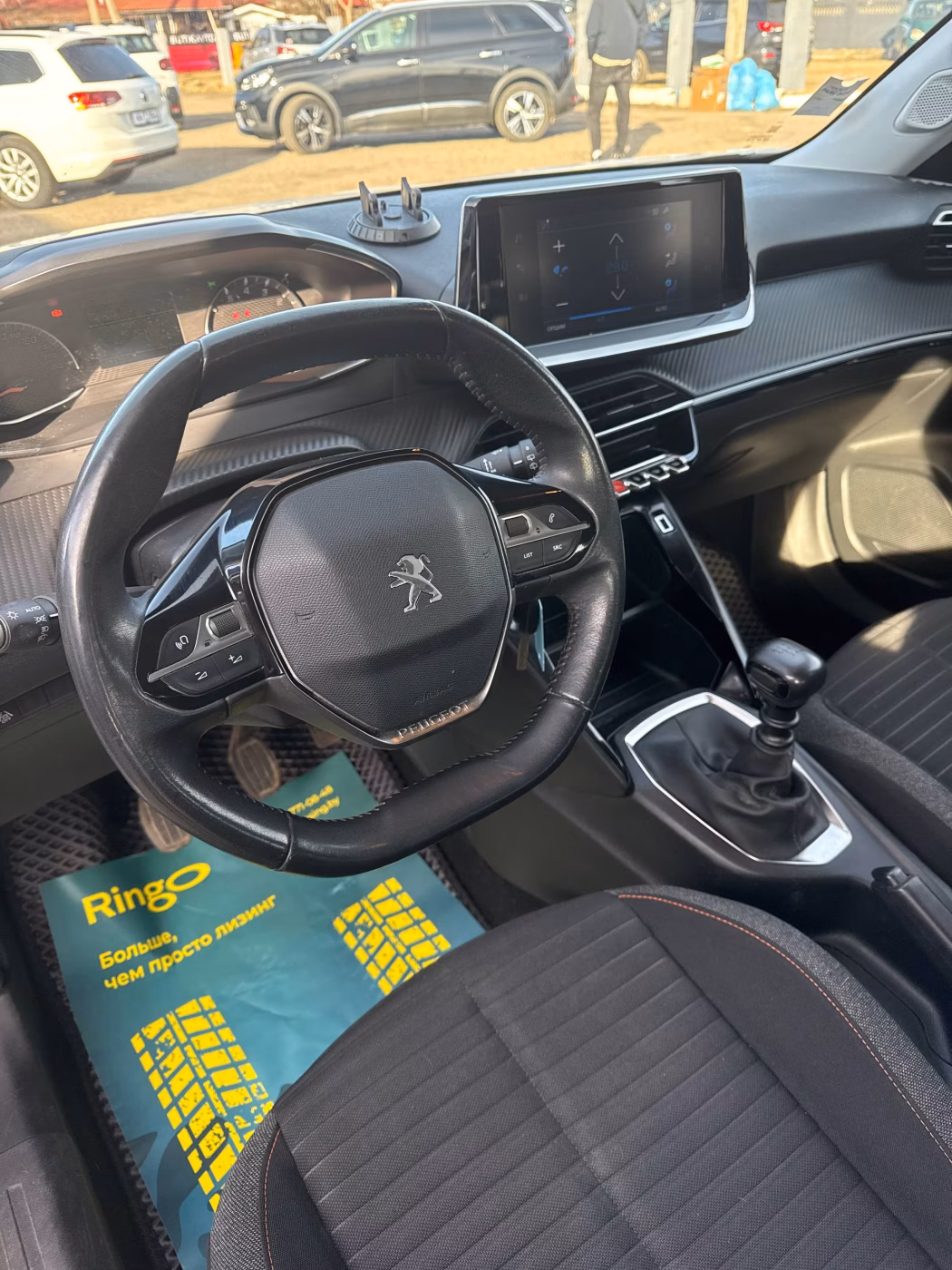 Peugeot 2008 фото 9