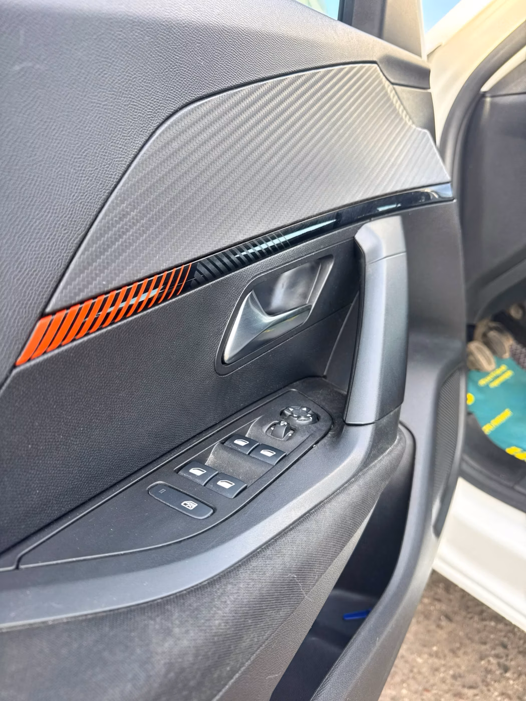 Peugeot 2008 фото 11