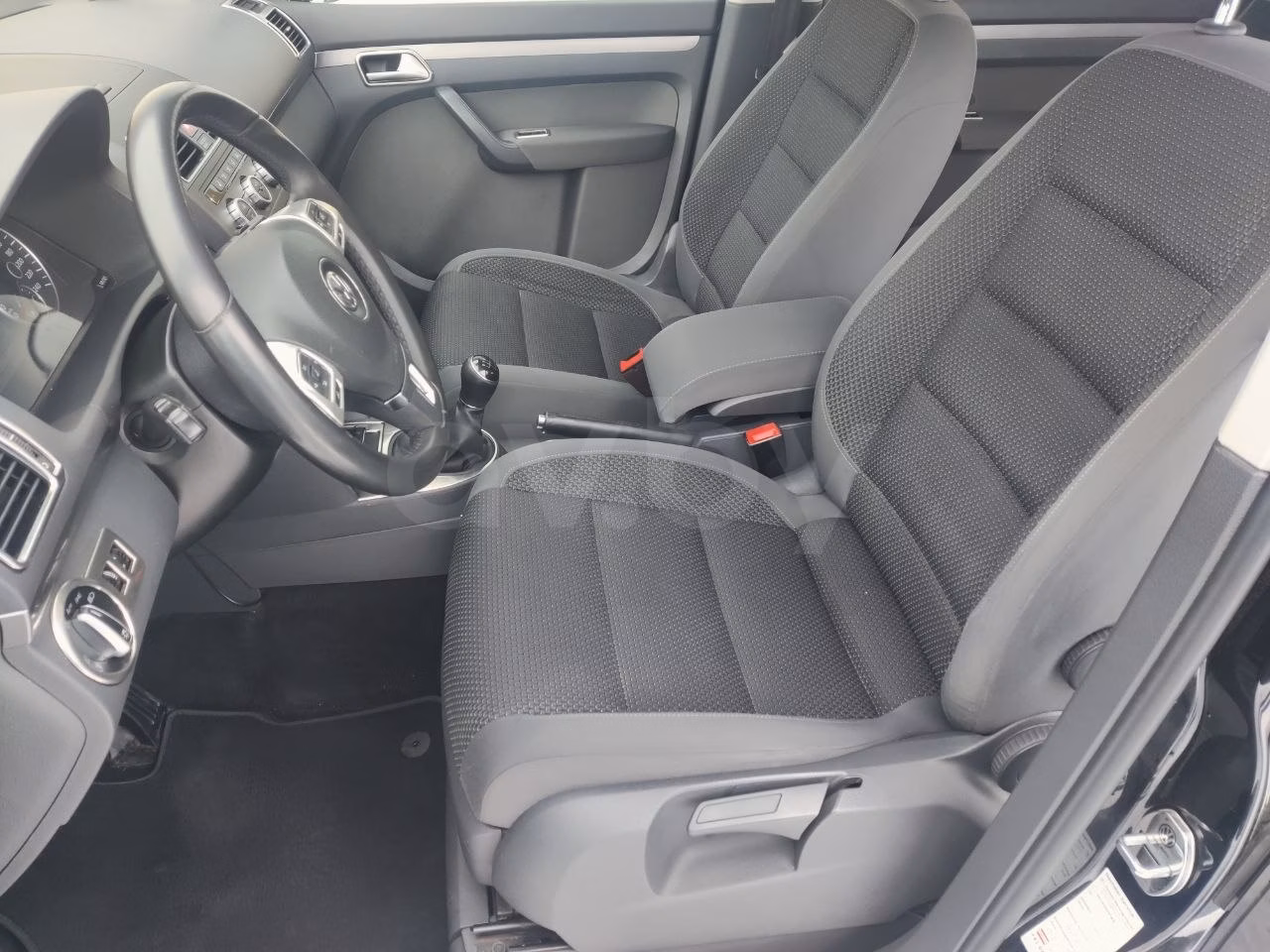 Volkswagen Touran фото 11