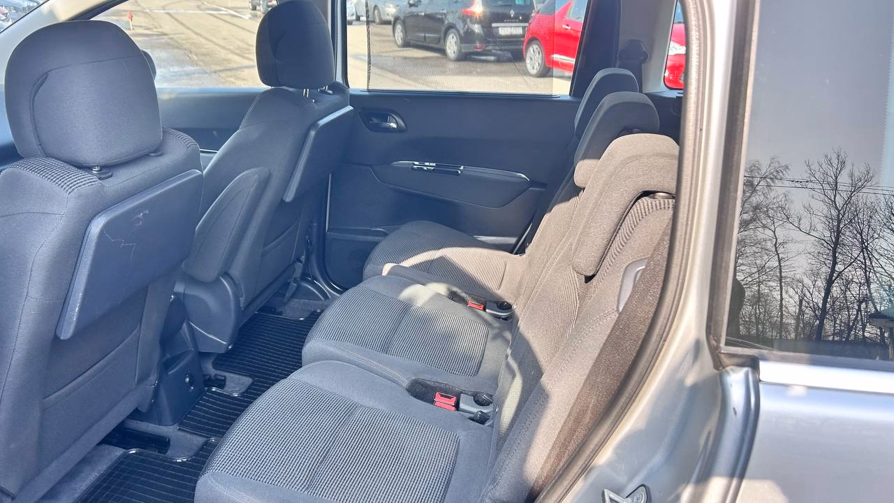 Peugeot 5008 фото 16