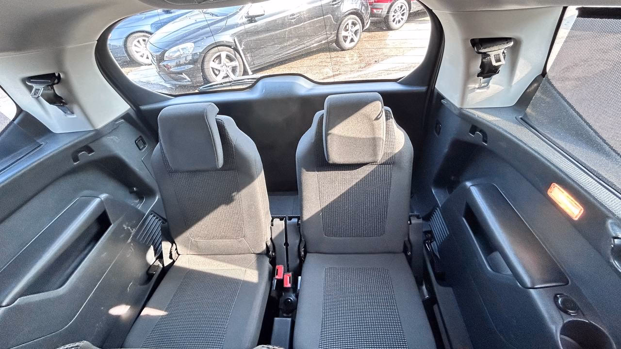 Peugeot 5008 фото 18