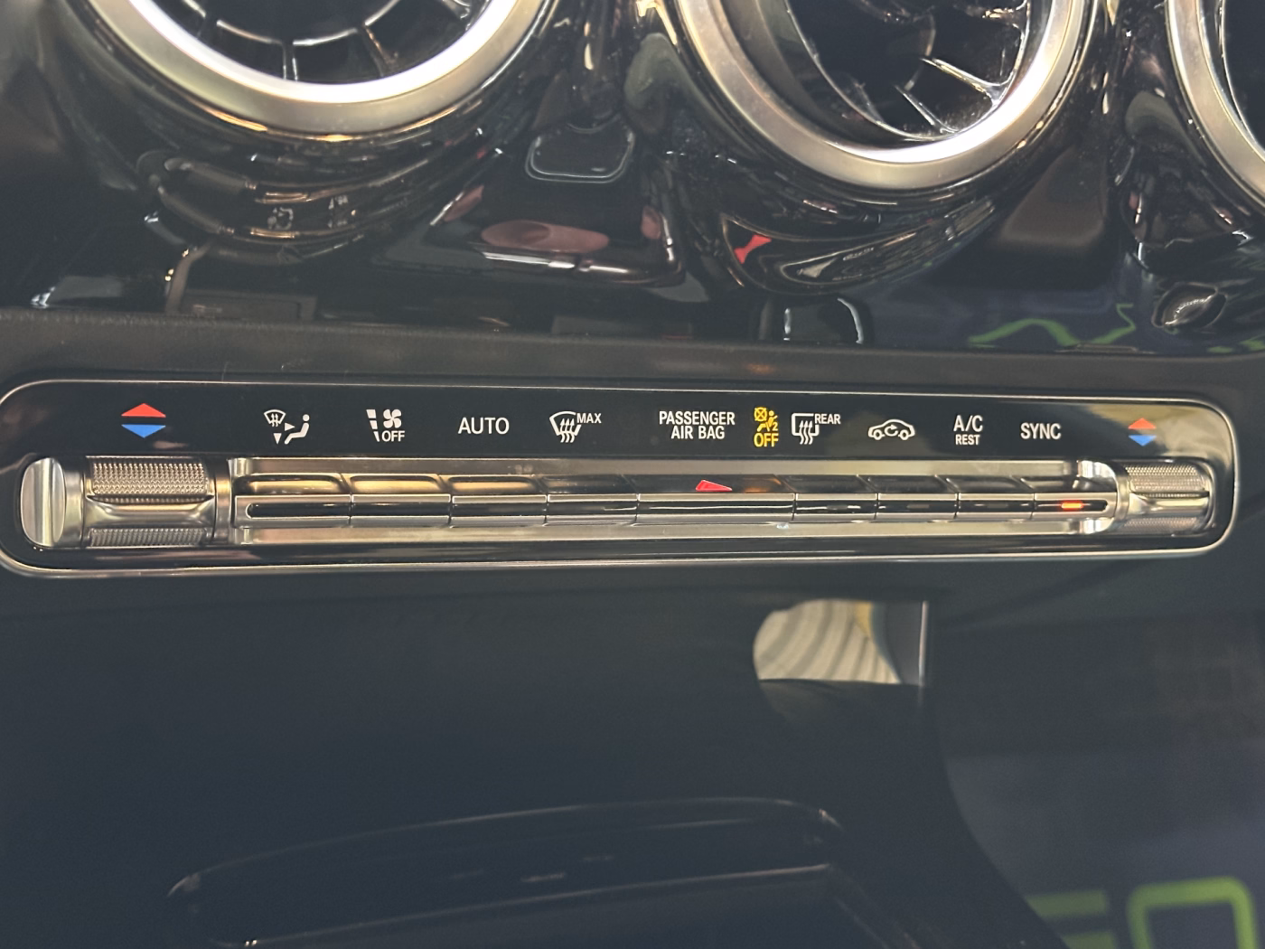 Mercedes-Benz CLA фото 16