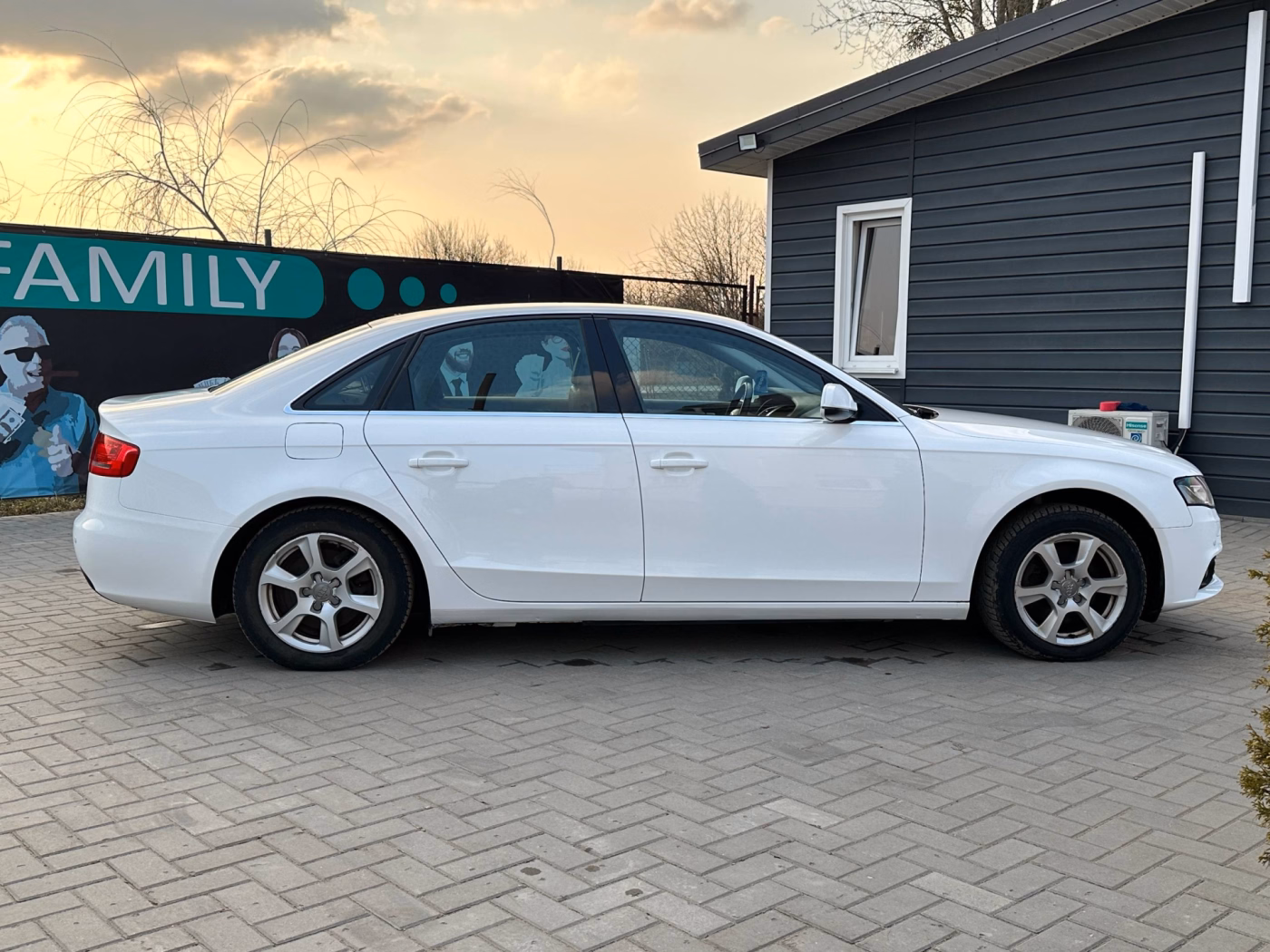 Audi A4 фото 8