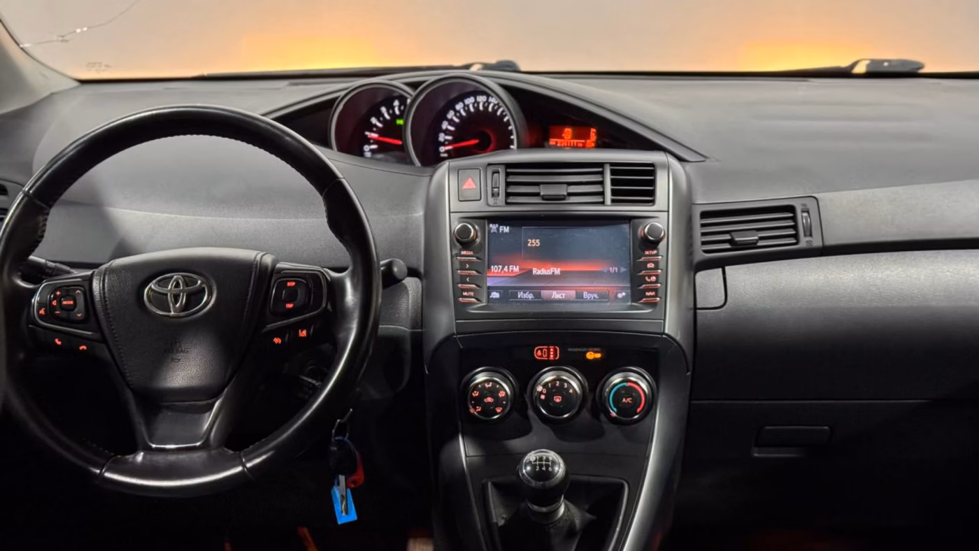 Toyota Verso фото 9