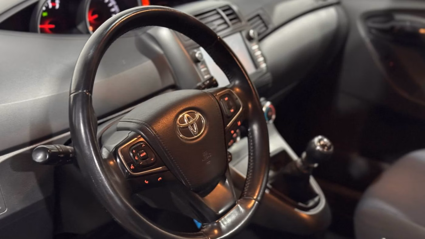 Toyota Verso фото 10