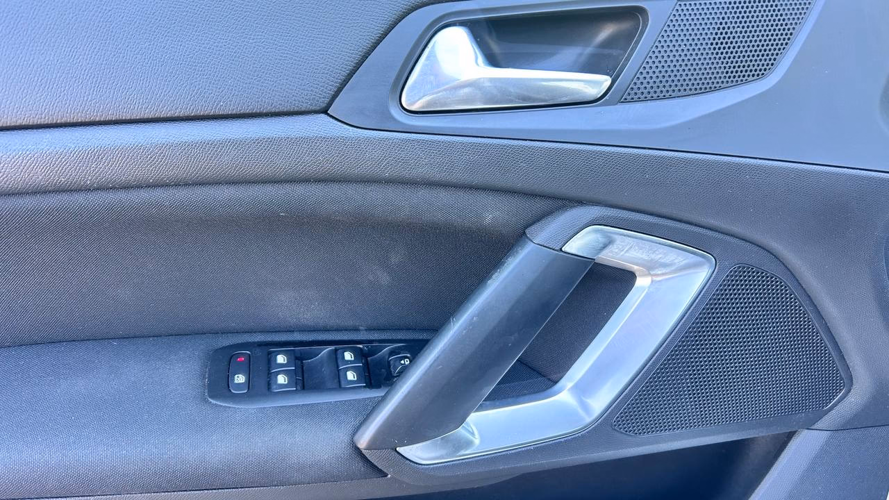 Peugeot 308 фото 10