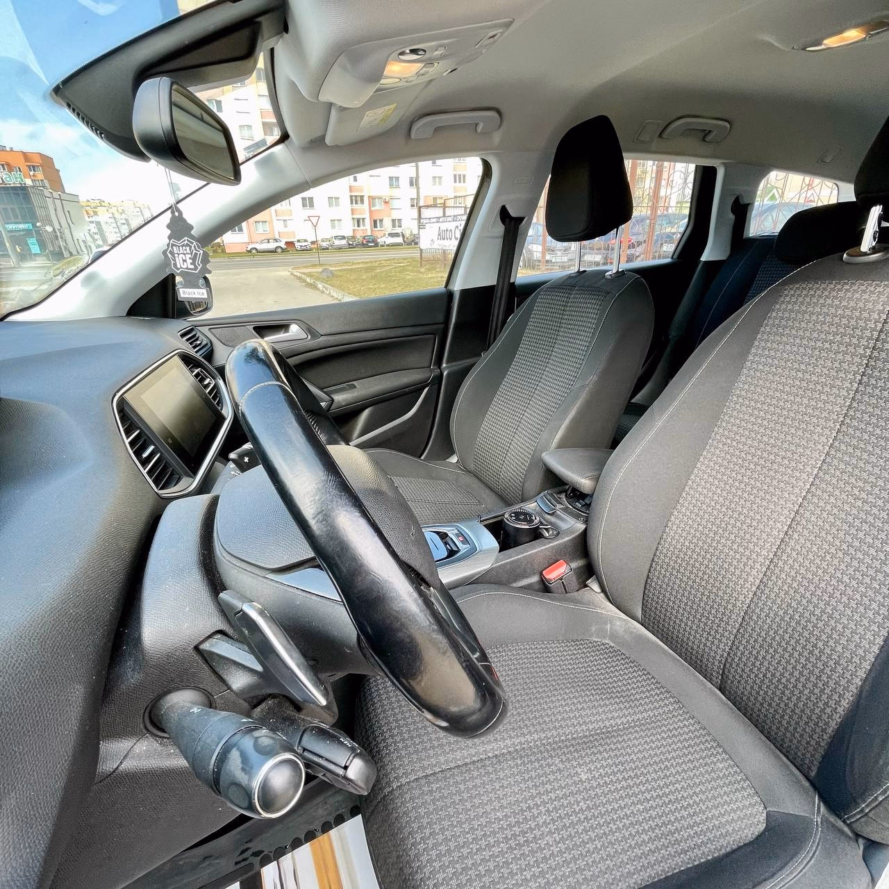 Peugeot 308 фото 8