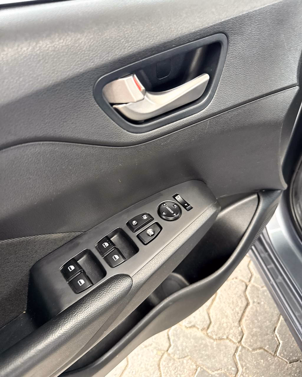 Hyundai Accent фото 9