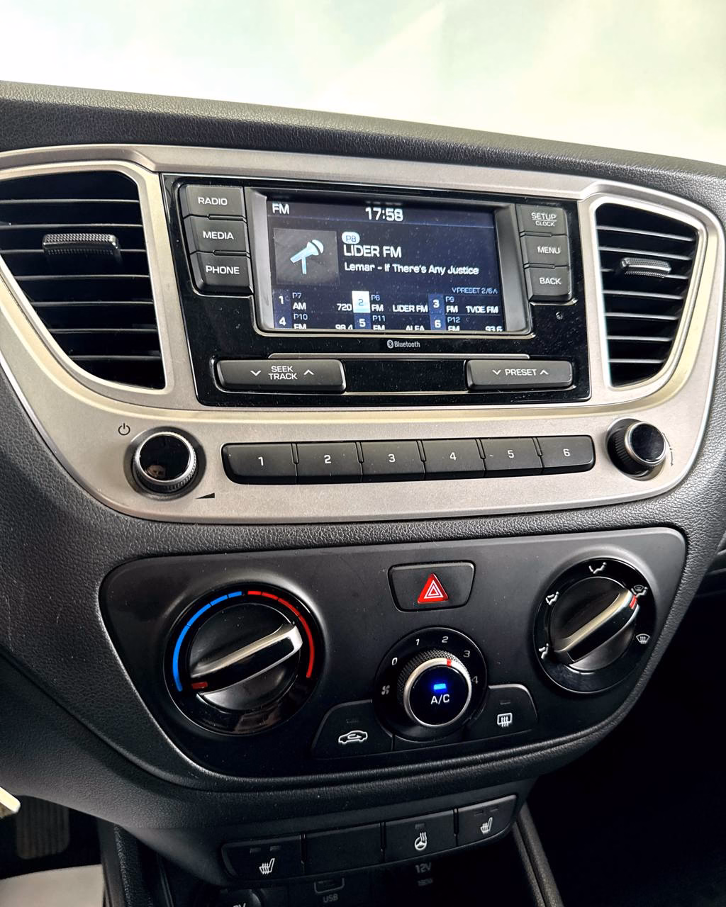 Hyundai Accent фото 11
