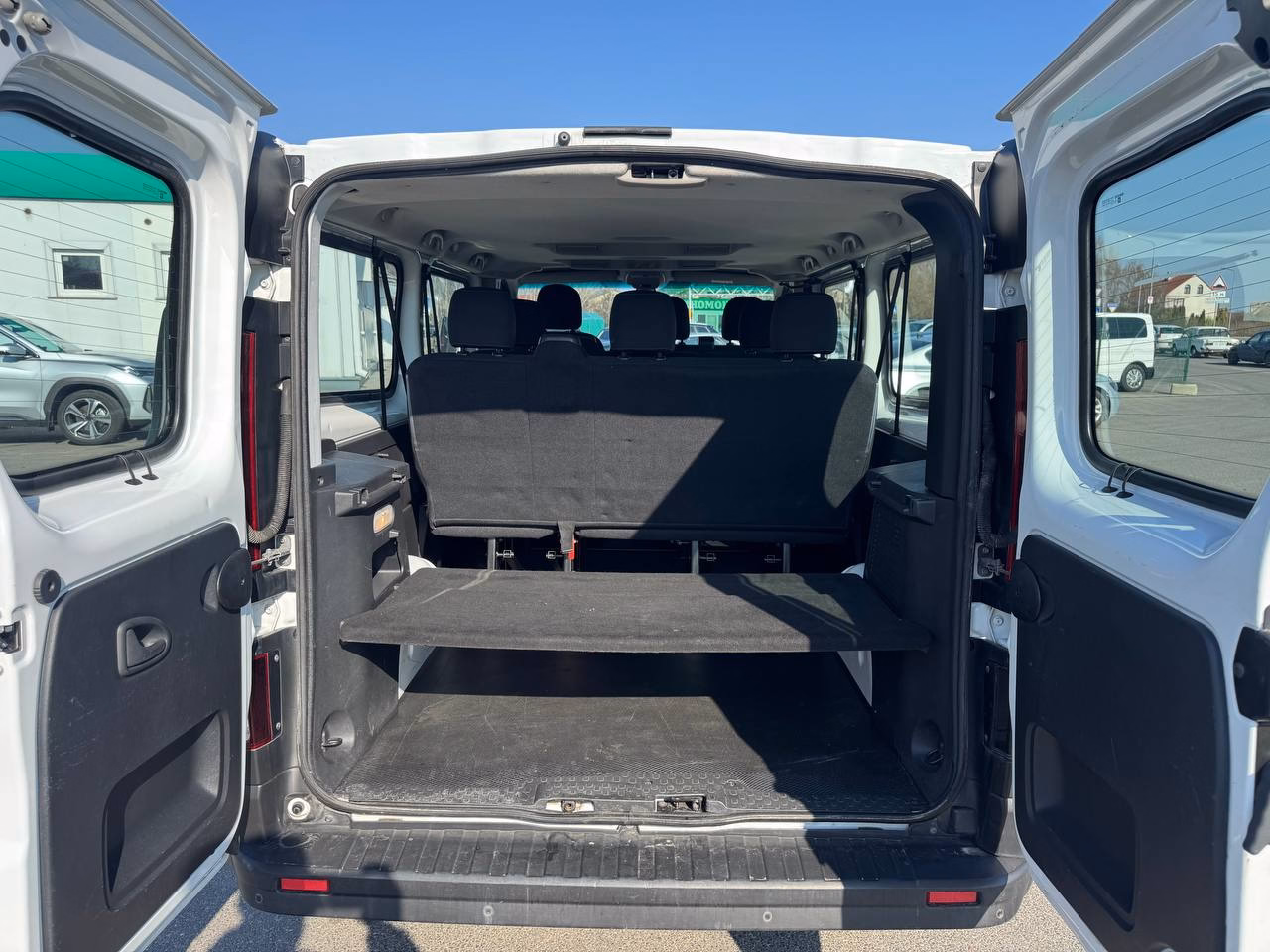 Opel Vivaro фото 14