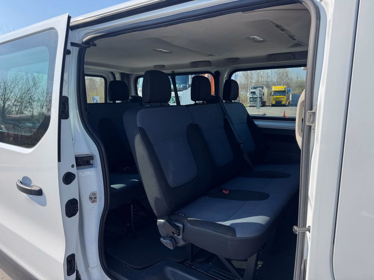 Opel Vivaro фото 16