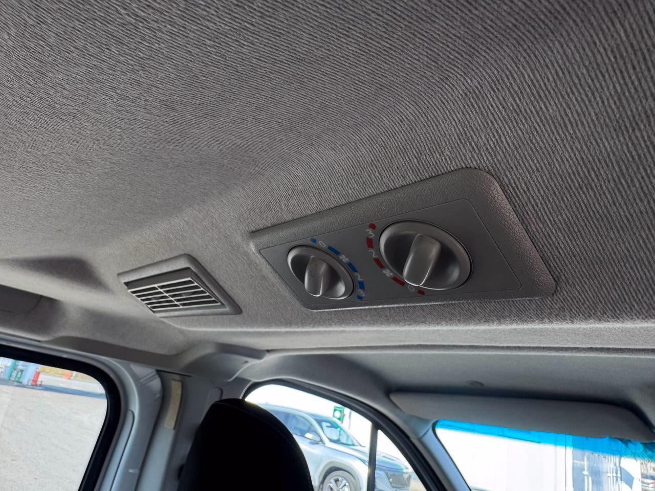 Opel Vivaro фото 17