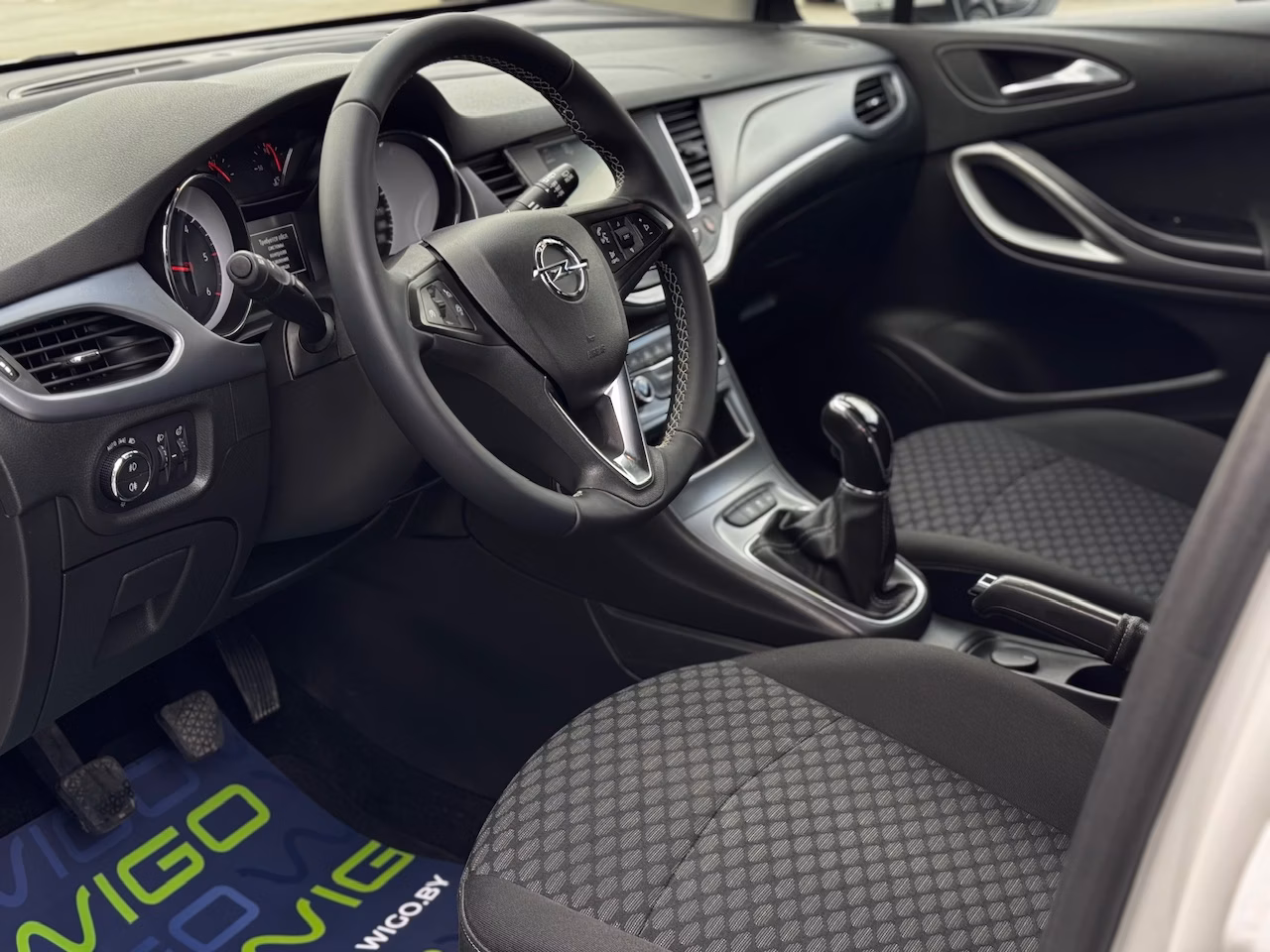 Opel Astra фото 9