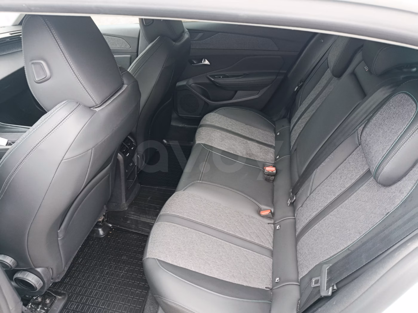 Peugeot 408X фото 10