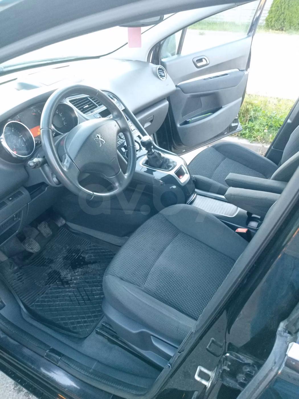 Peugeot 5008 фото 9