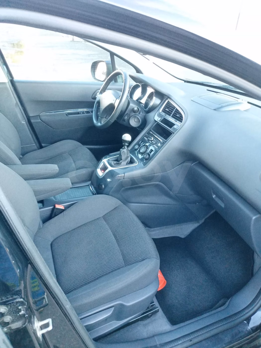 Peugeot 5008 фото 10