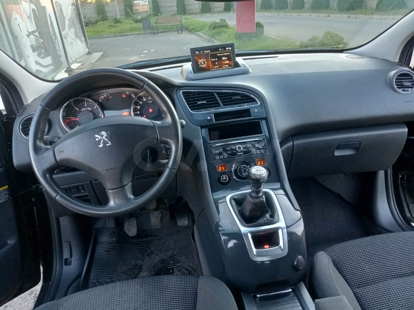 Peugeot 5008 фото 11