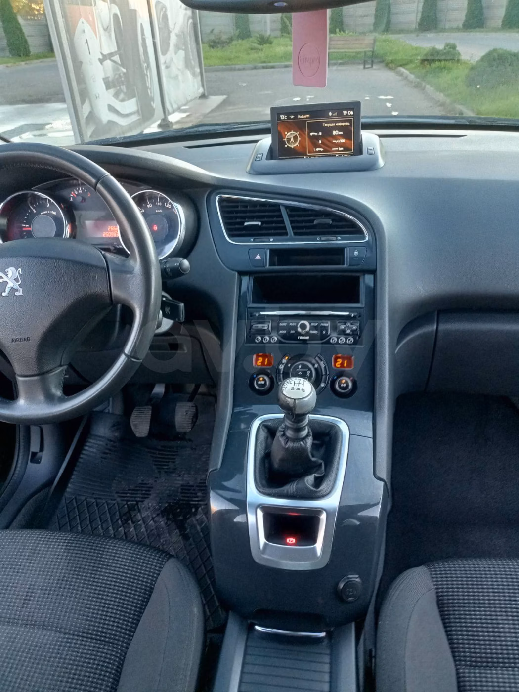 Peugeot 5008 фото 12