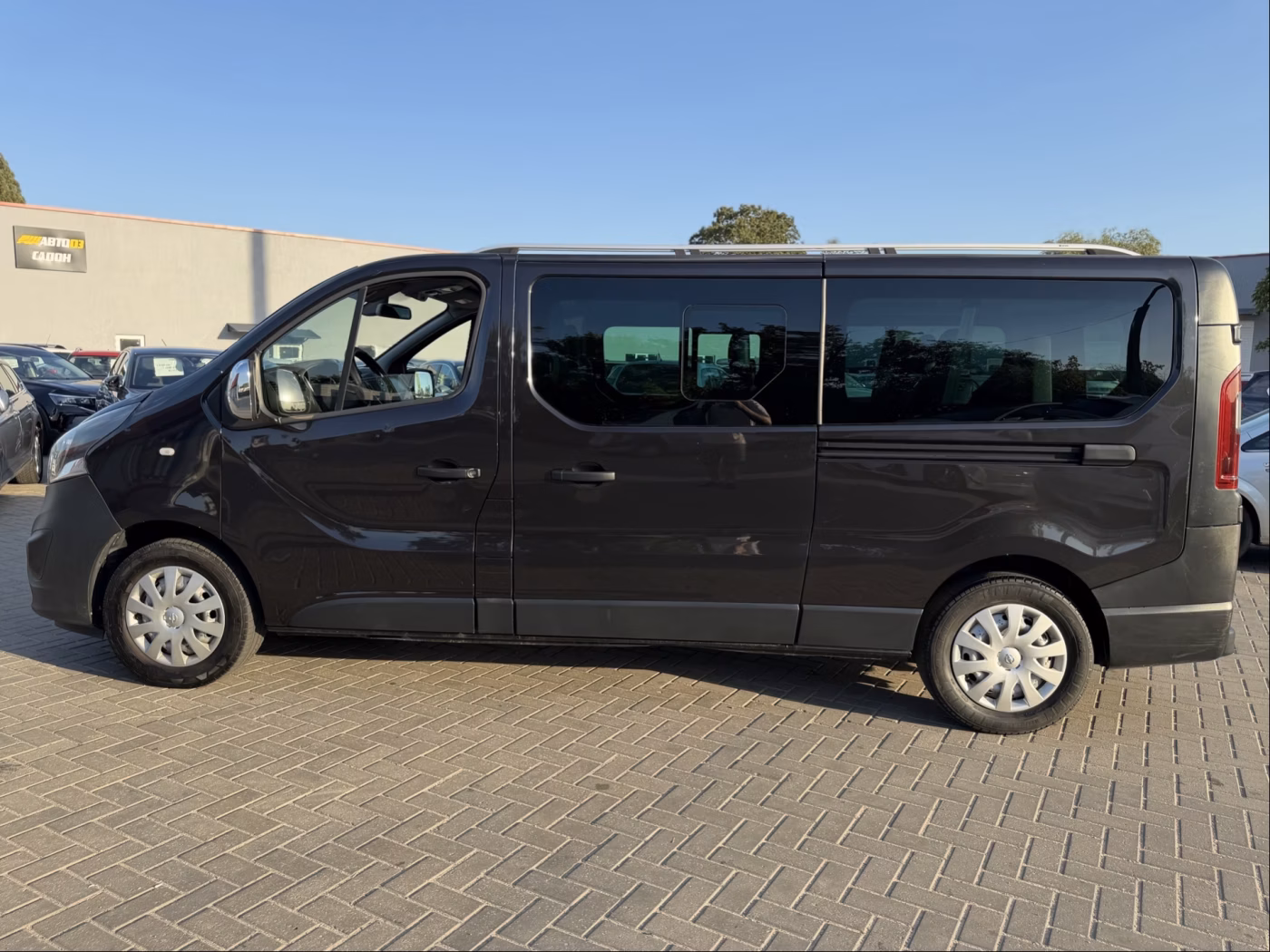 Opel Vivaro фото 6