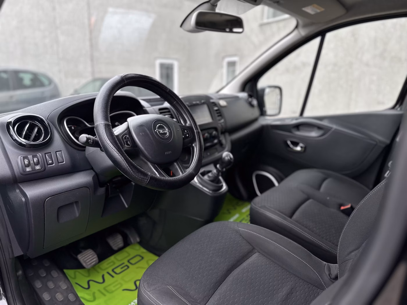 Opel Vivaro фото 13