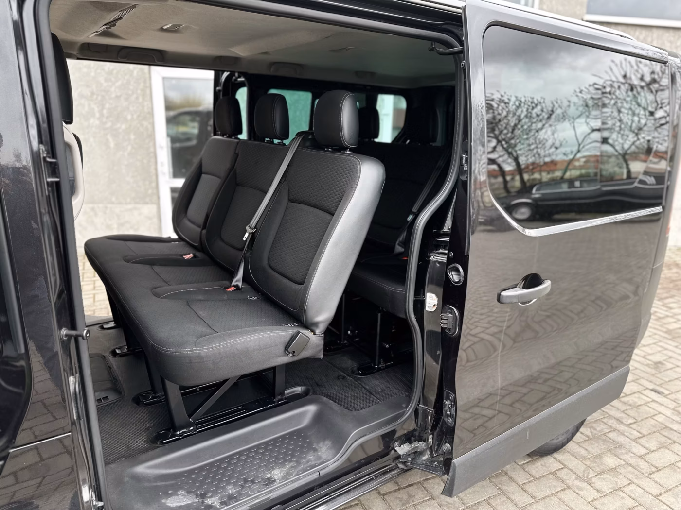 Opel Vivaro фото 15