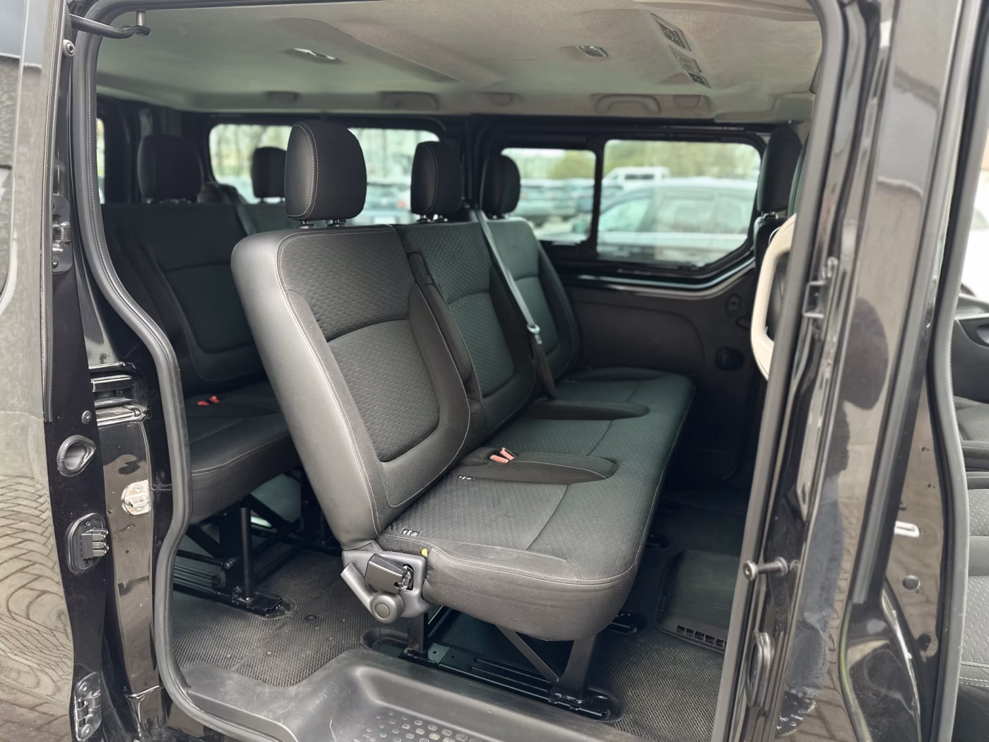 Opel Vivaro фото 16