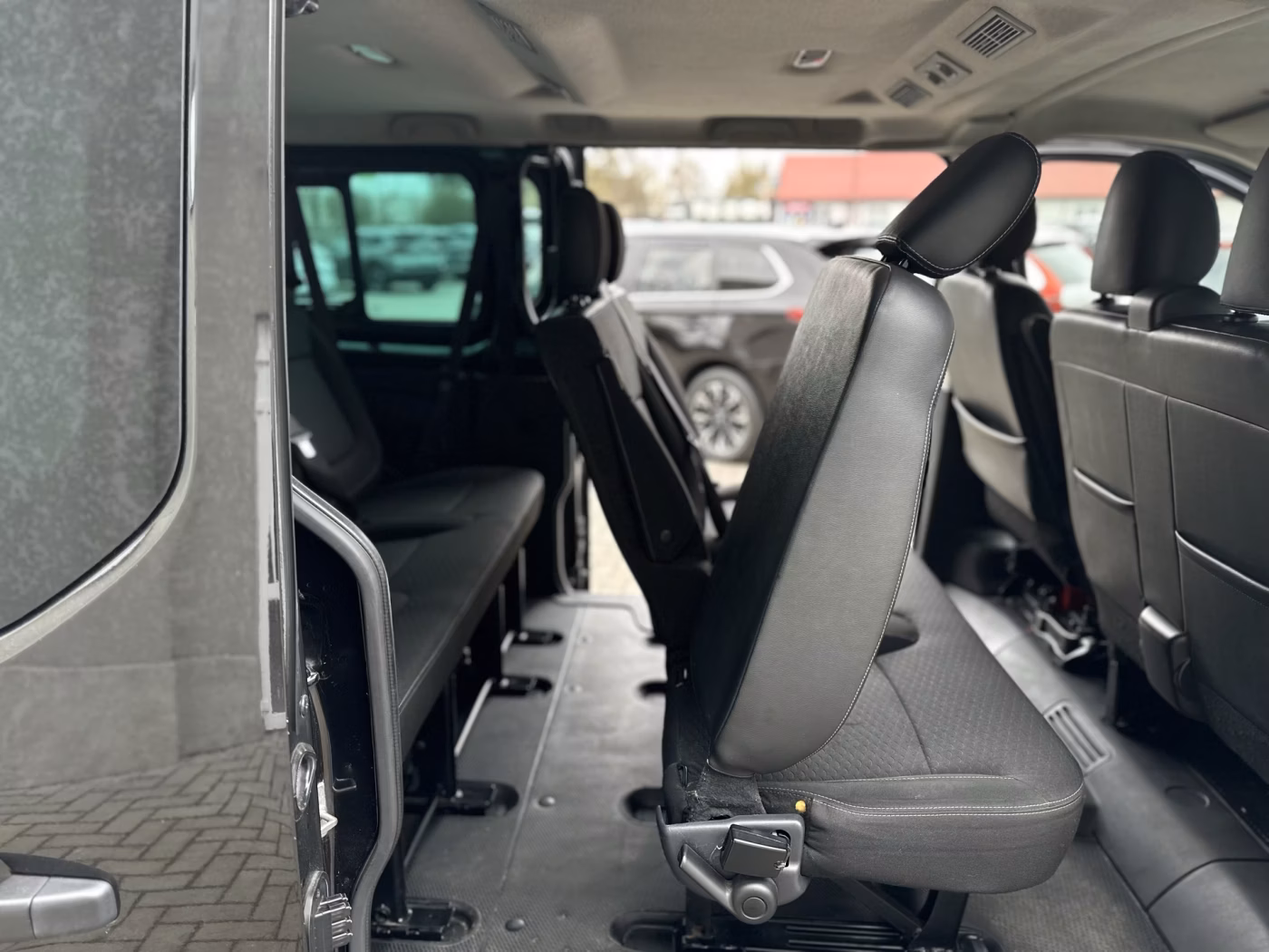 Opel Vivaro фото 18