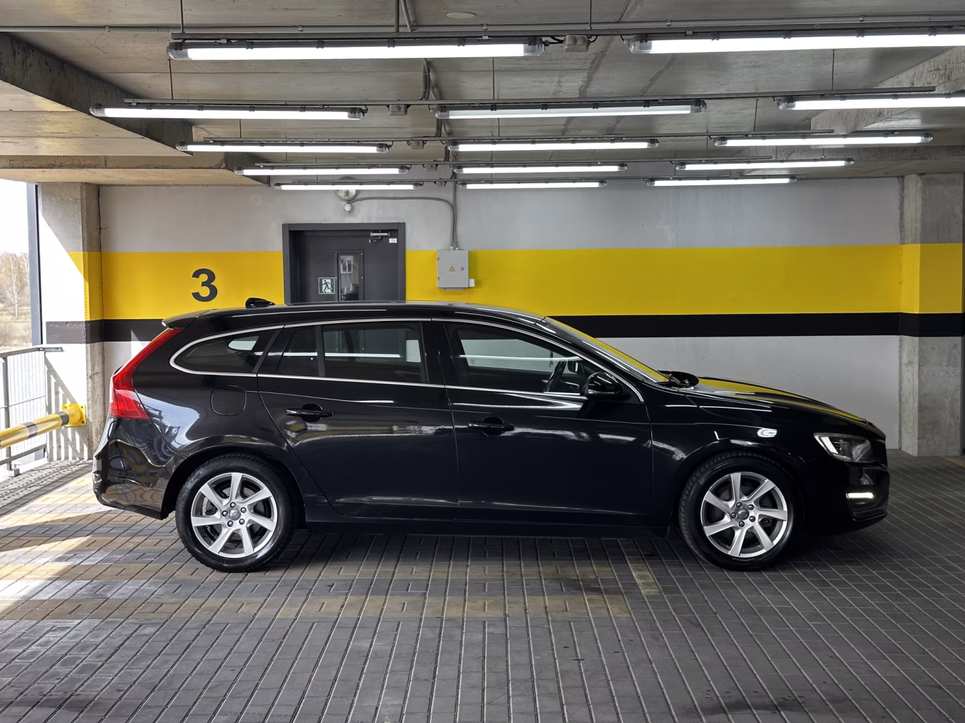 Volvo V60 фото 8
