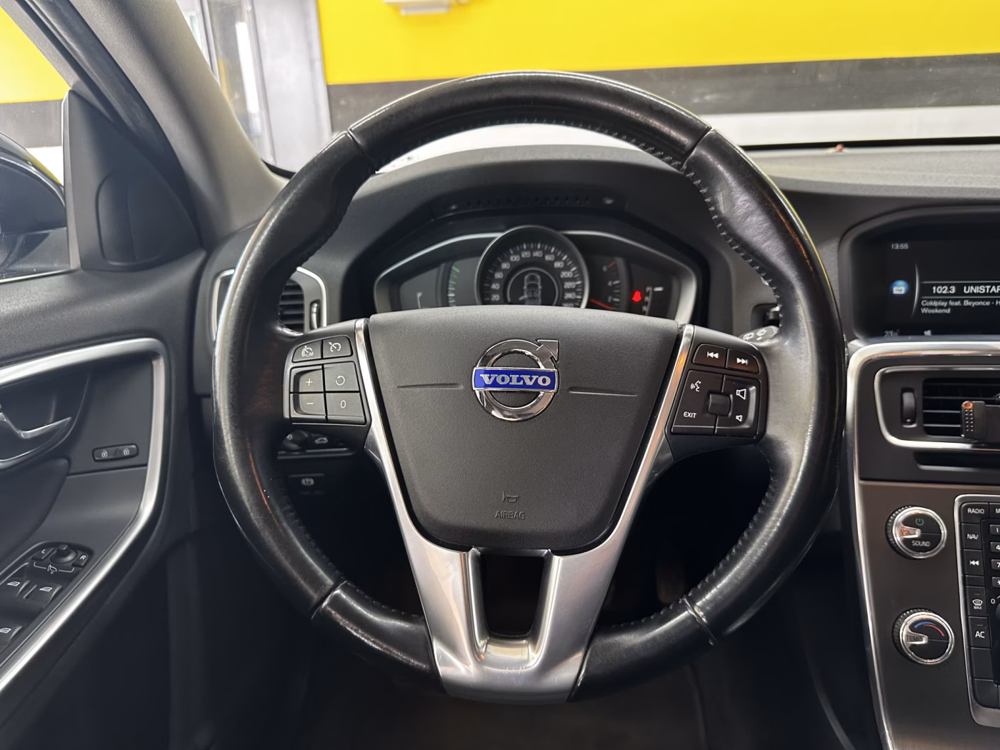 Volvo V60 фото 11