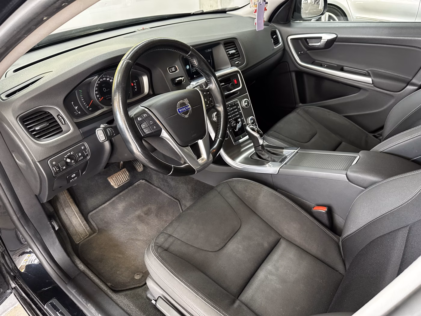 Volvo V60 фото 13
