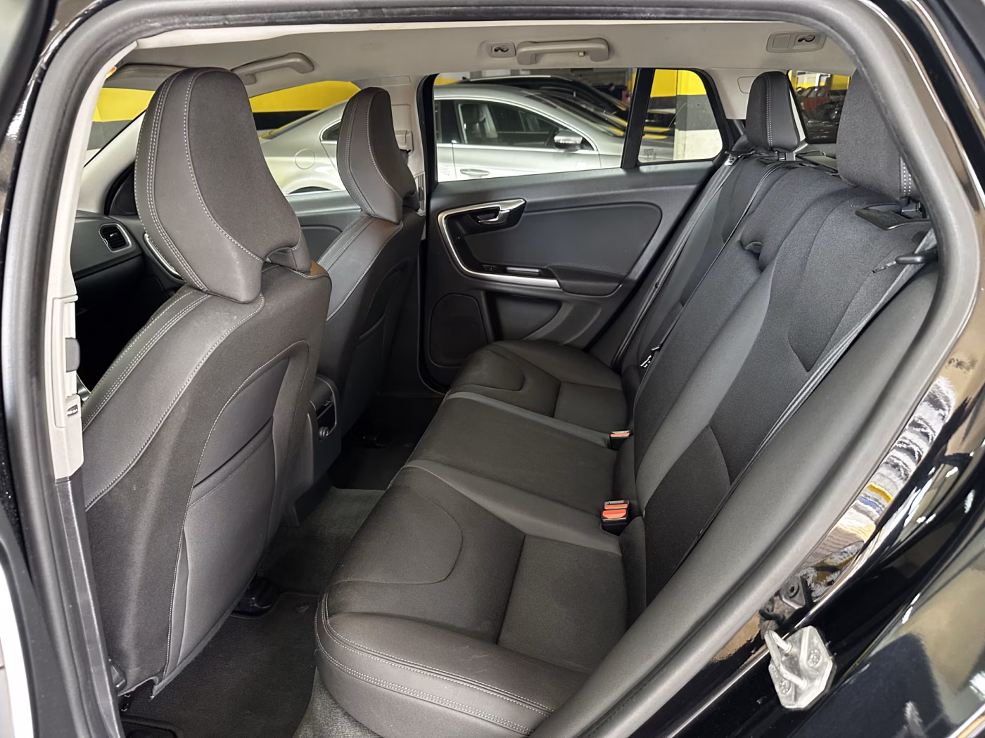 Volvo V60 фото 16
