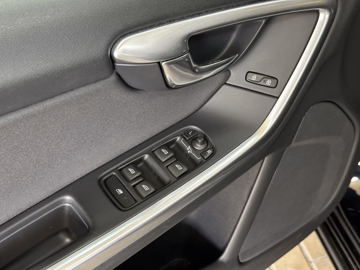 Volvo V60 фото 17
