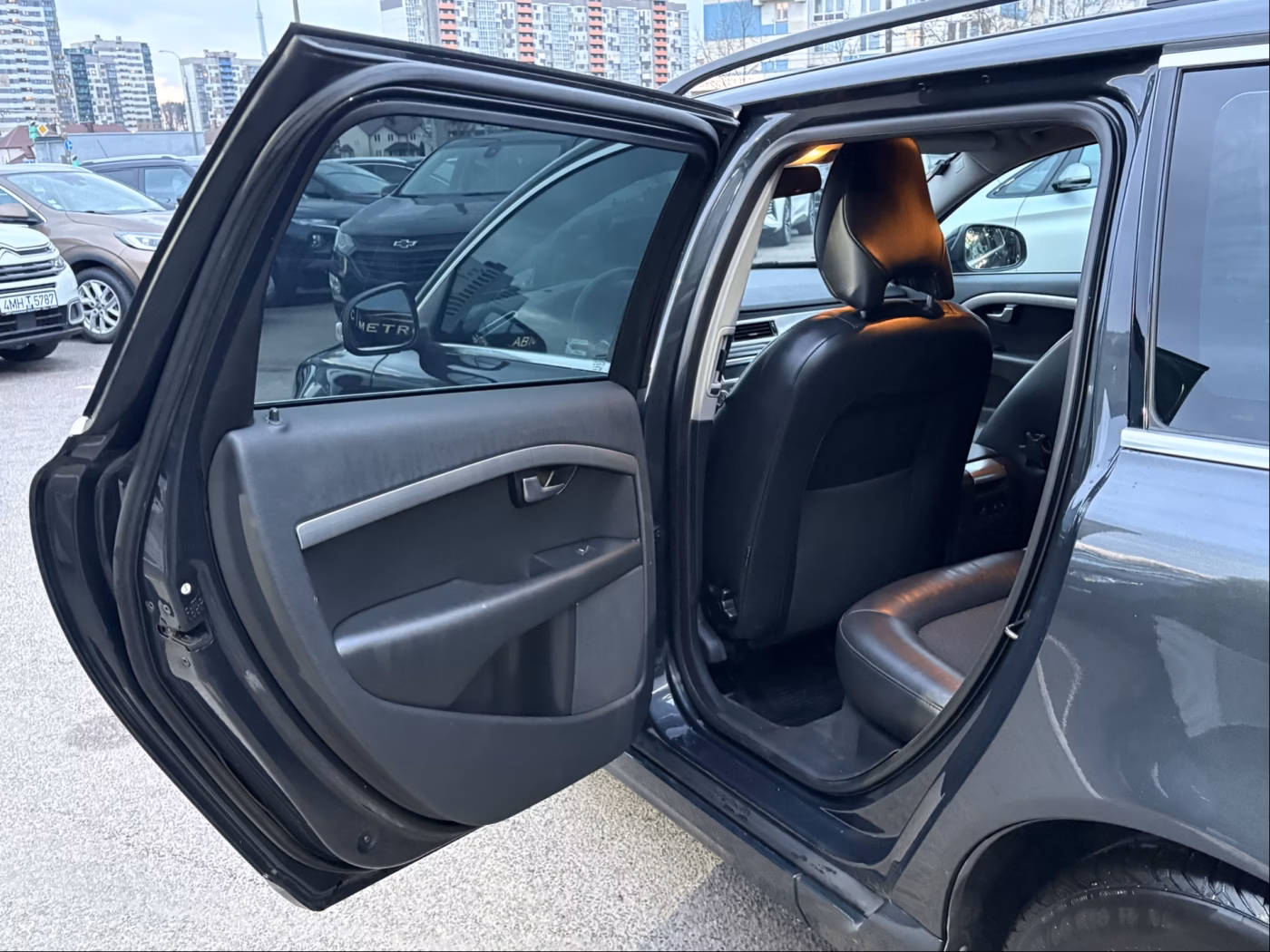 Volvo V70 фото 8