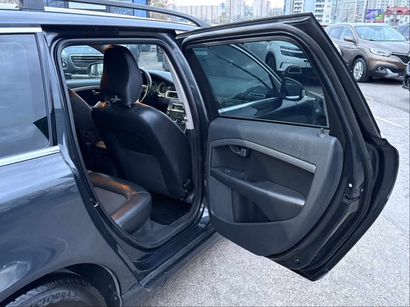 Volvo V70 фото 12