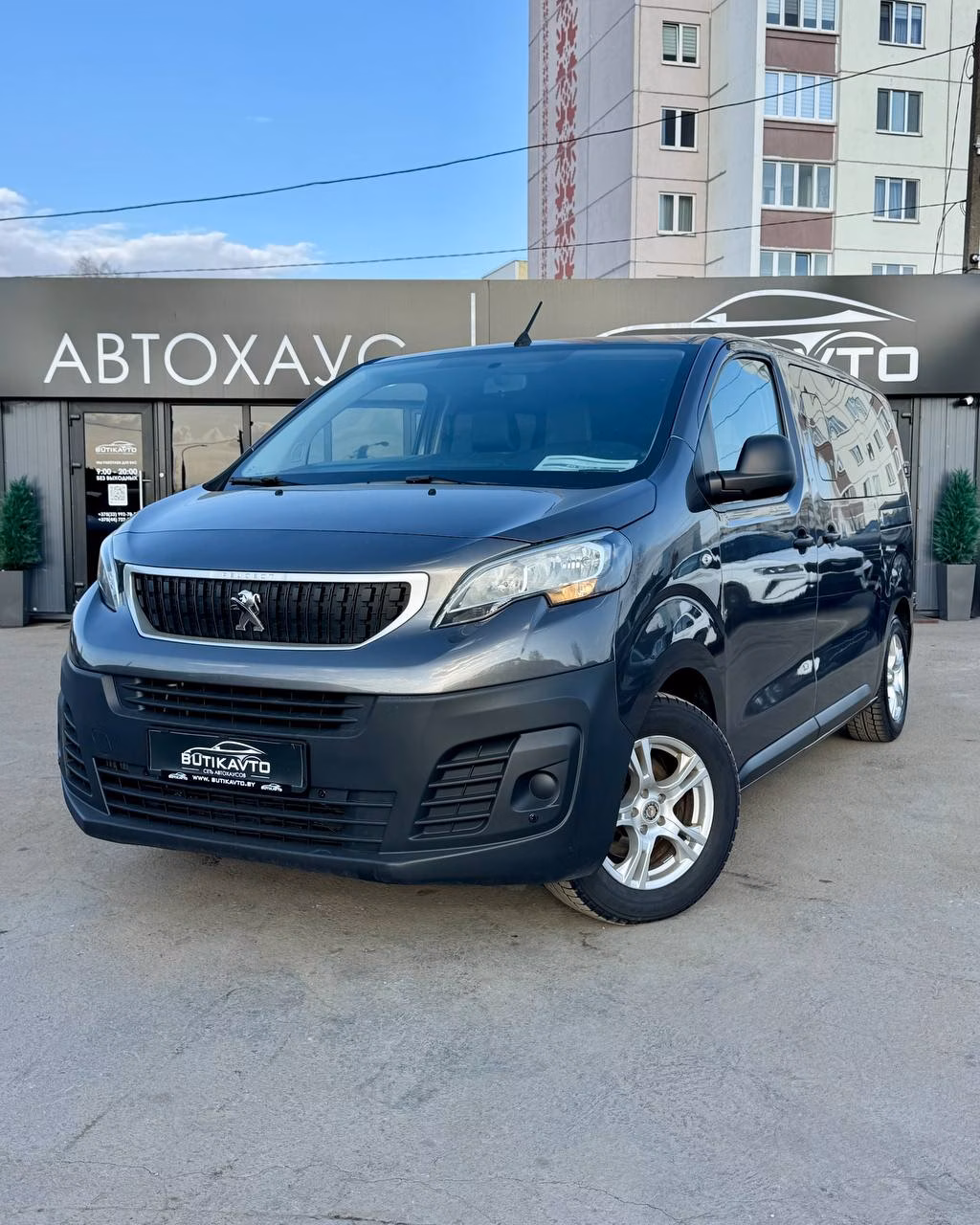 Peugeot Traveller фото 3