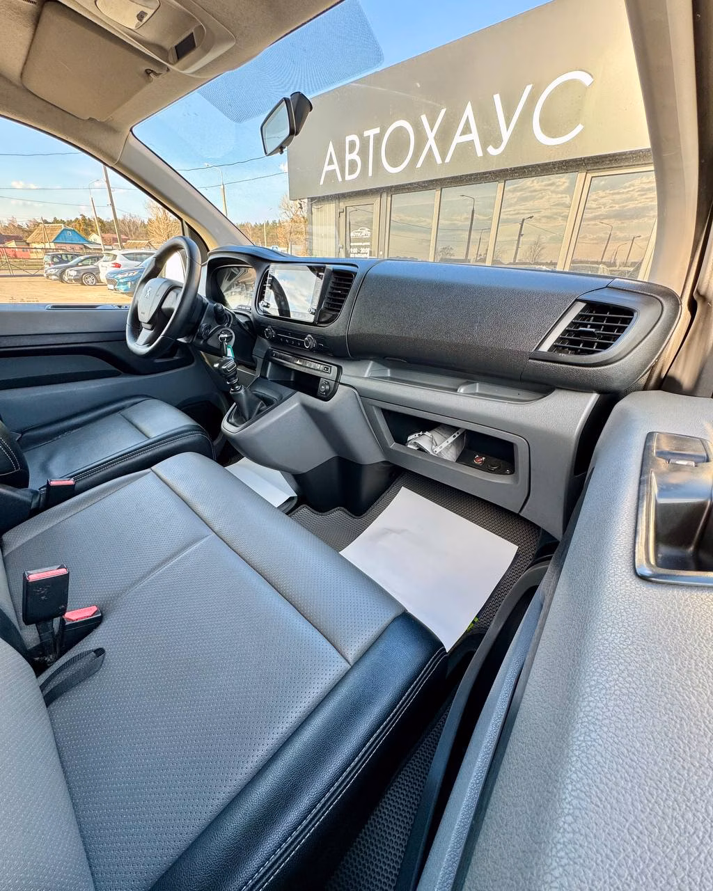 Peugeot Traveller фото 14