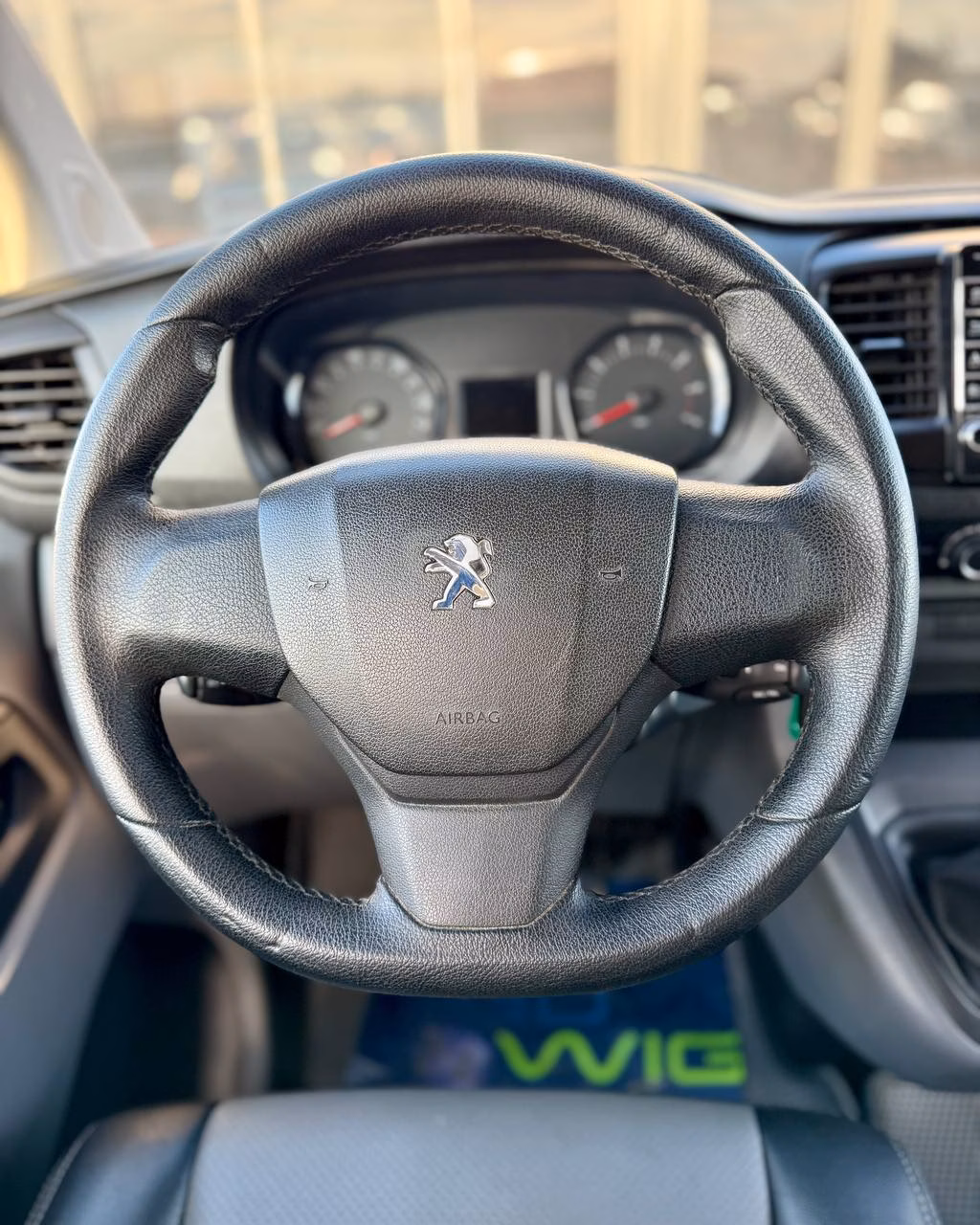 Peugeot Traveller фото 15
