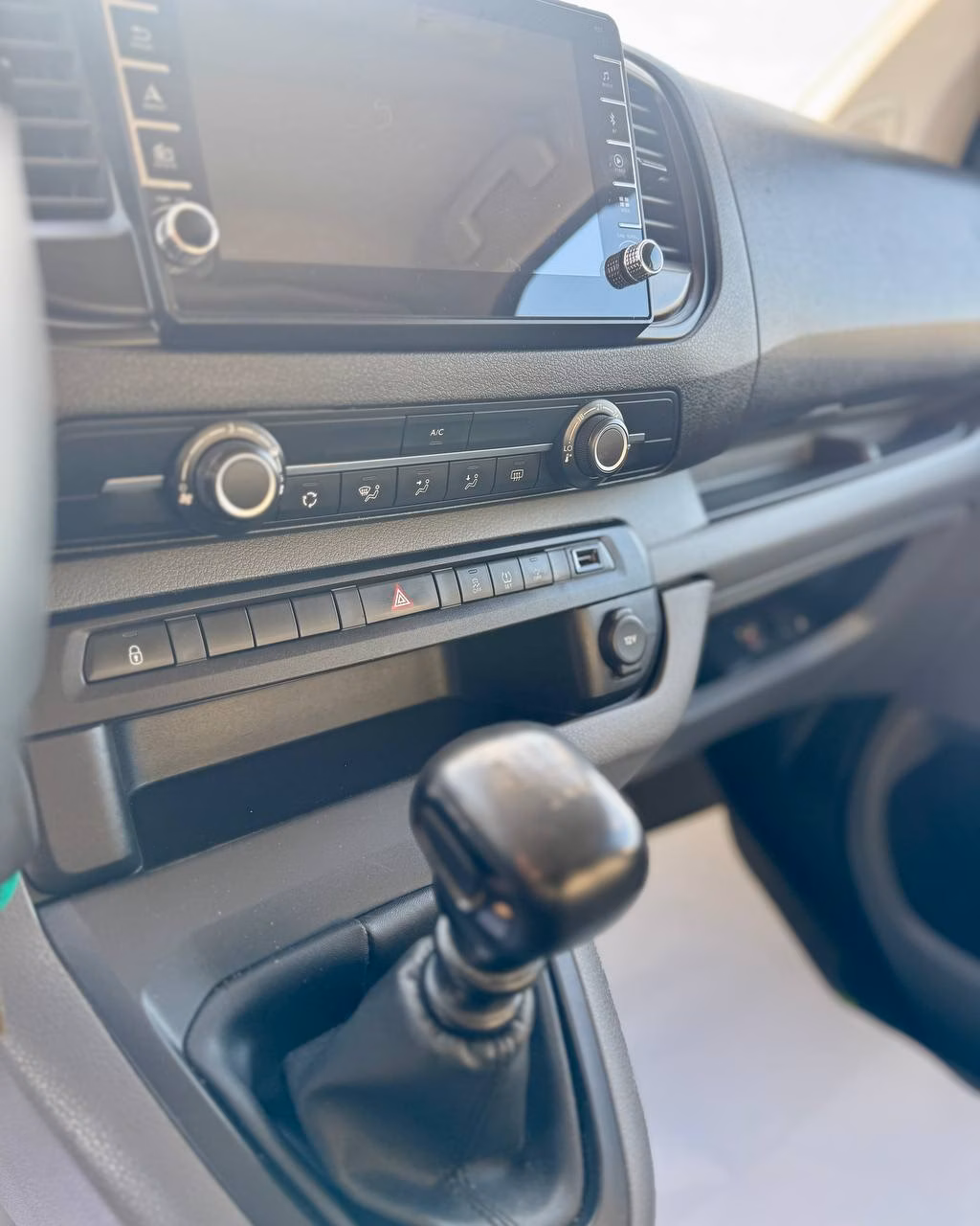 Peugeot Traveller фото 16