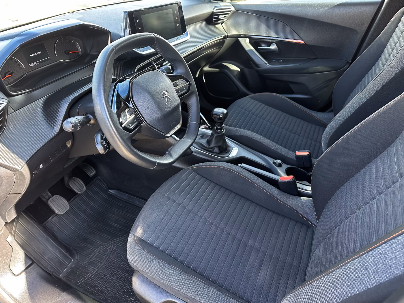 Peugeot 2008 фото 8