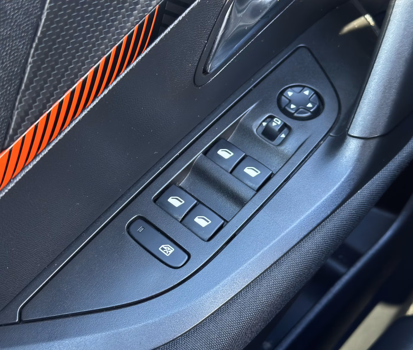 Peugeot 2008 фото 18