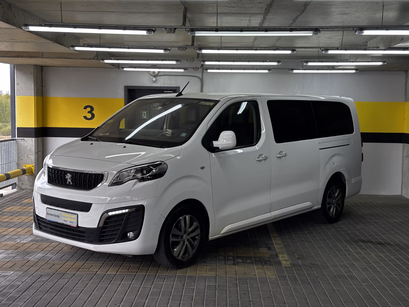 Peugeot Traveller фото 3