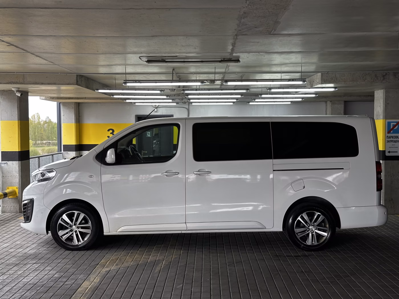 Peugeot Traveller фото 4