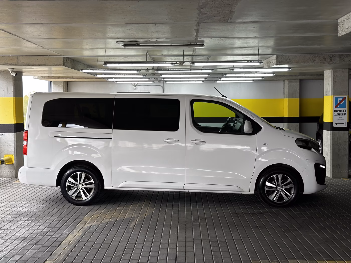 Peugeot Traveller фото 8