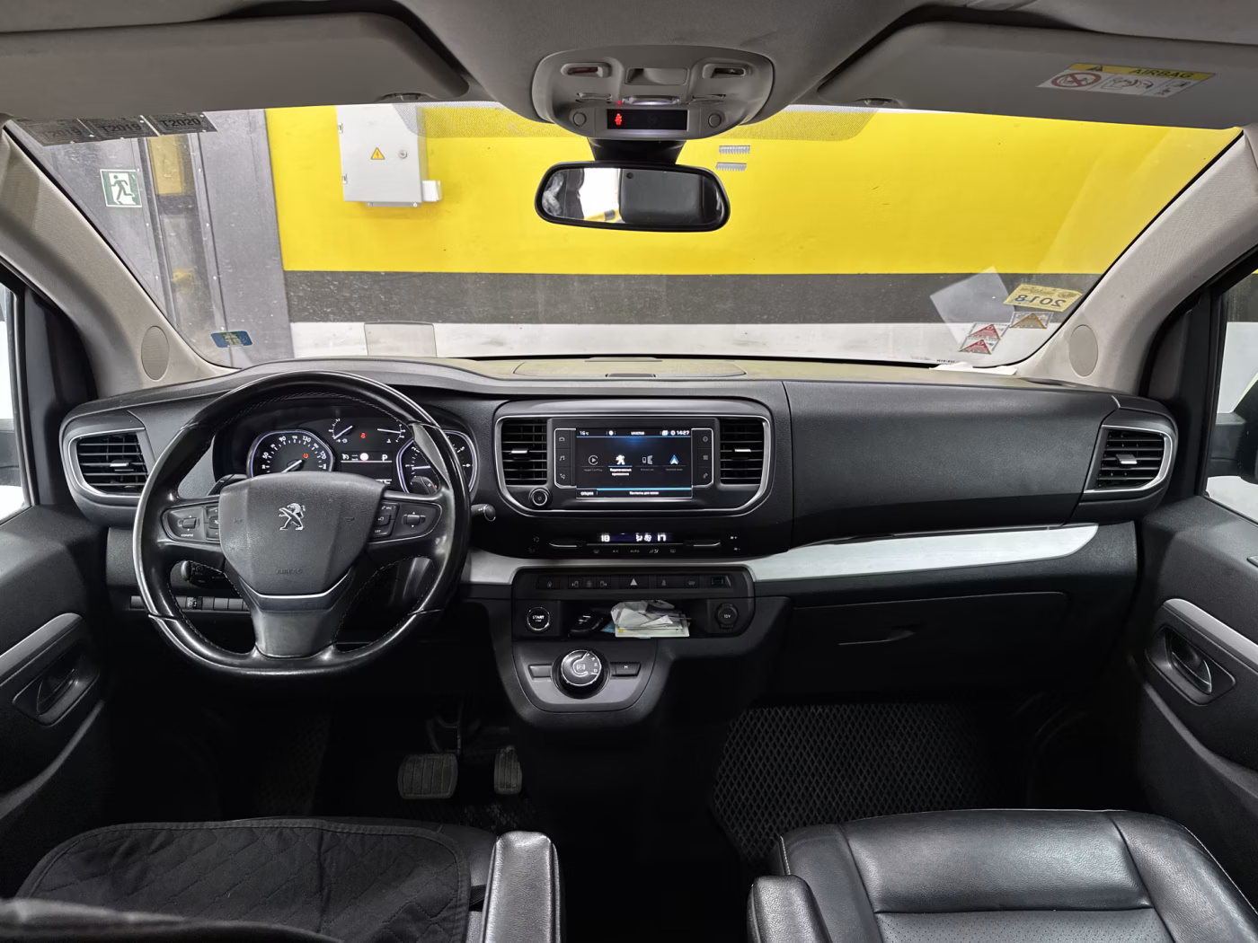Peugeot Traveller фото 9