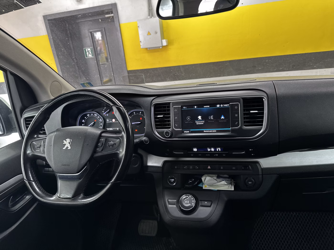 Peugeot Traveller фото 10