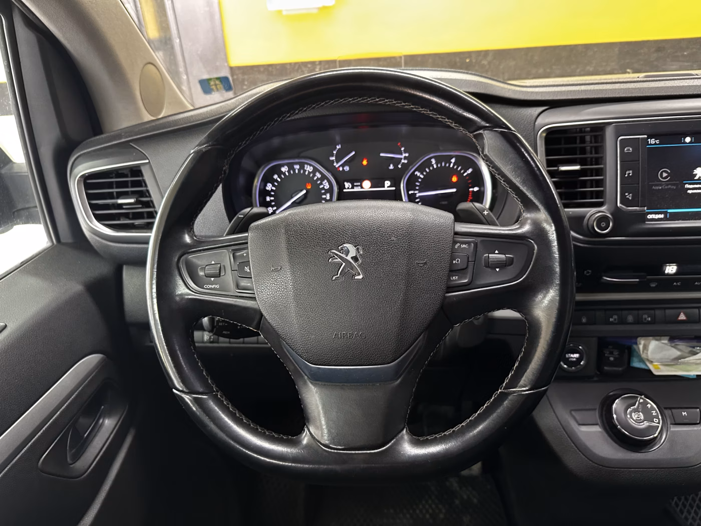 Peugeot Traveller фото 11