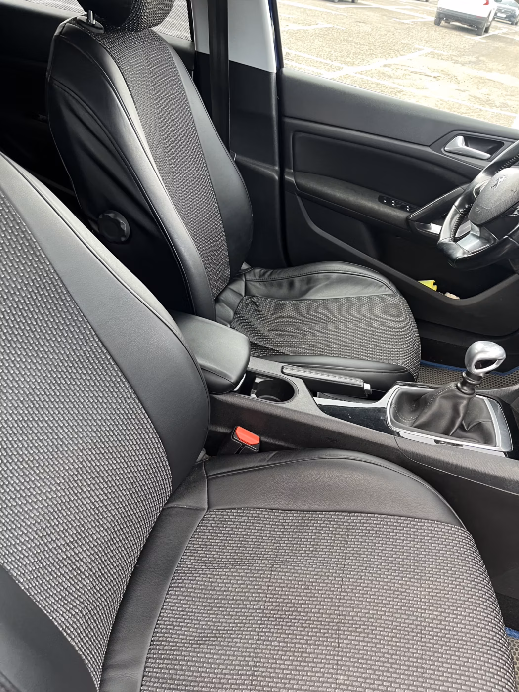 Peugeot 308 фото 9